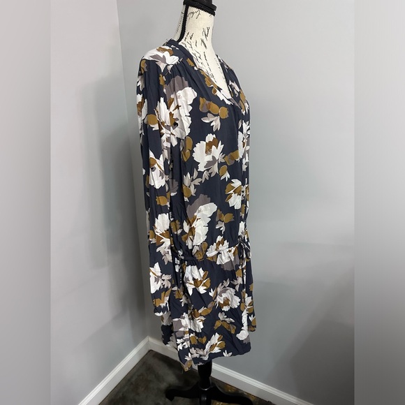 🌿 Old Navy Long Sleeve Floral Leaf Romper (Size XL, Pre-Loved) 🌿 - Picture 4 of 10